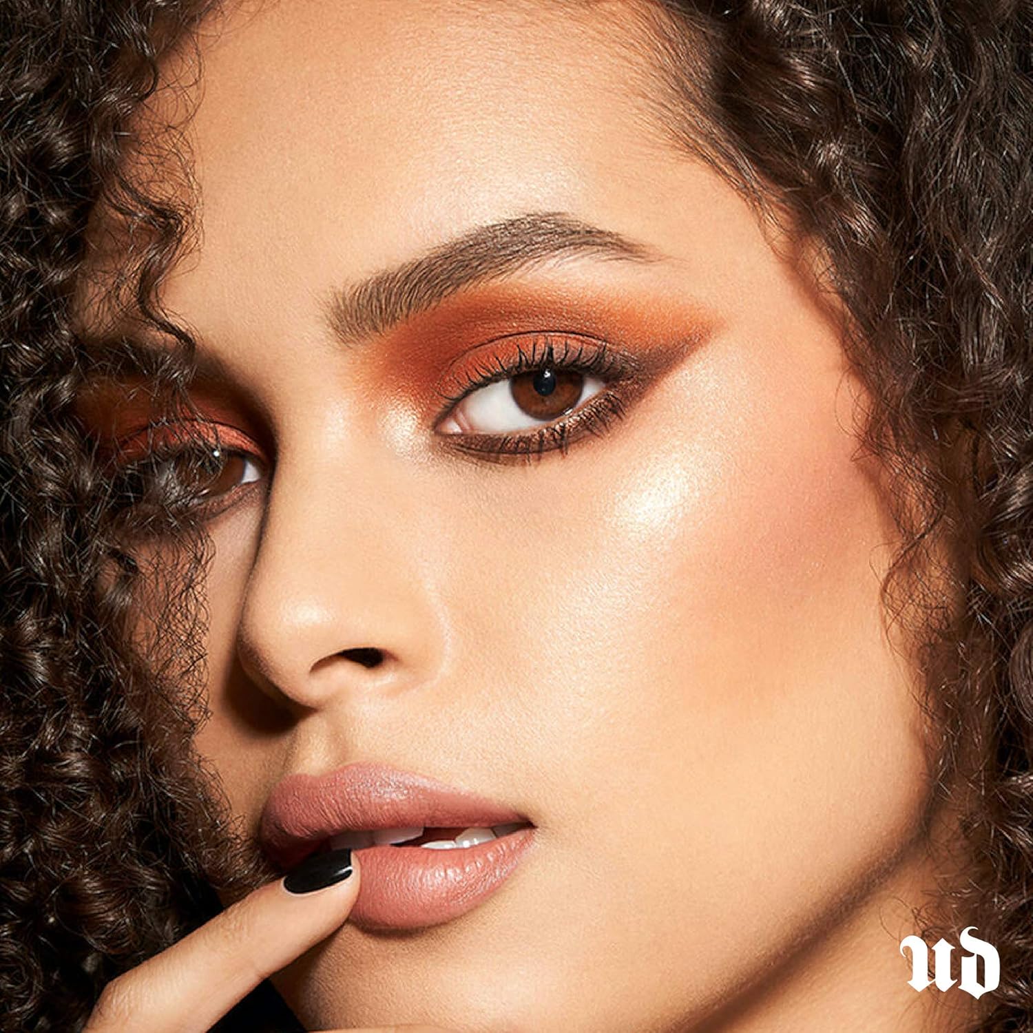 Urban Decay Naked Heat Eyeshadow Palette, 12 Fiery Amber Neutral Shades - Ultra-Blendable, Rich Colors With Velvety Texture - Set Includes Mirror & Double-Ended Makeup Brush