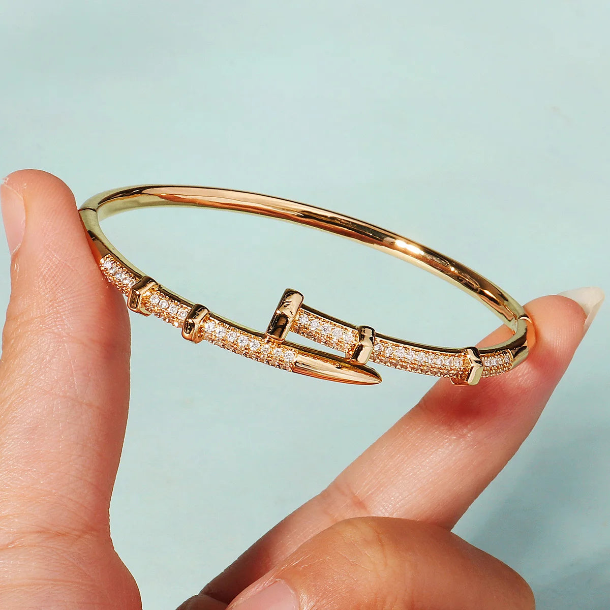 Classic Stainless Steel Woman's Nail Bracelet Europe and the United States Popular Bracelets Sparkling Zircon Bangle As A Gift