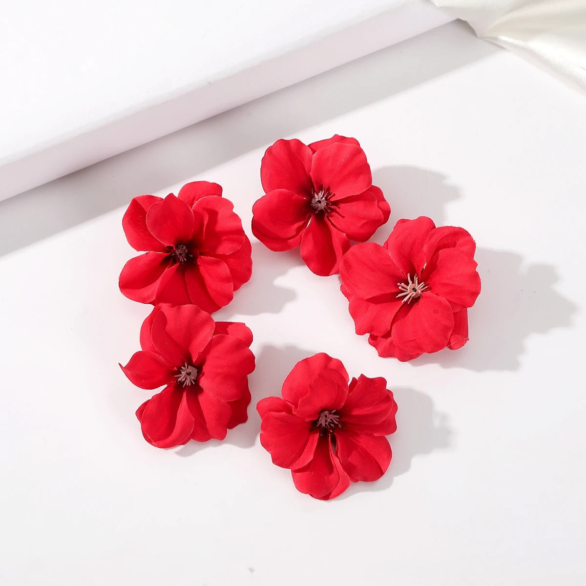 AWAYTR 6Pcs Sunflower Hair Clips Side Bangs Clip Cute Daisy Small Flower Hairpins Duckbill Hairpin Women Hair Accessories