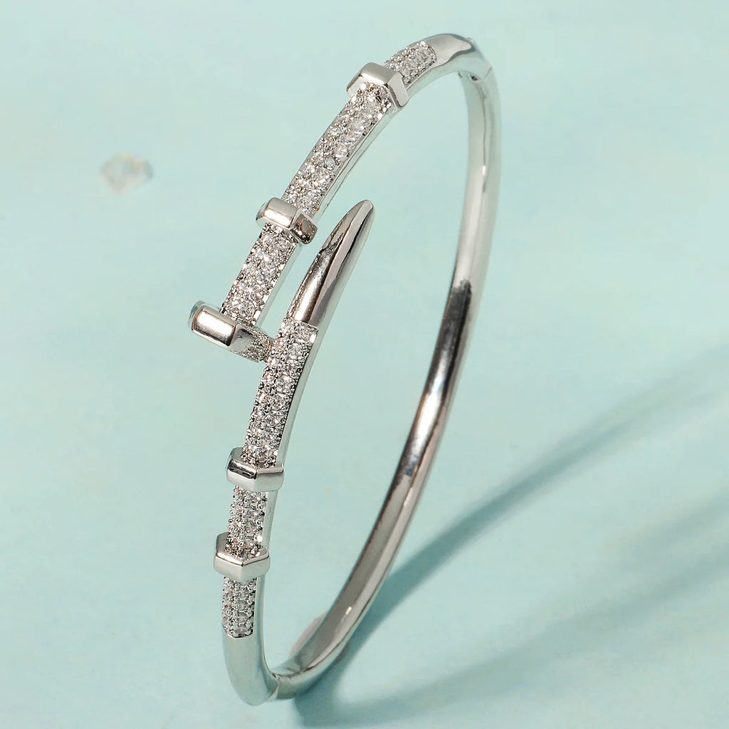 Classic Stainless Steel Woman's Nail Bracelet Europe and the United States Popular Bracelets Sparkling Zircon Bangle As A Gift