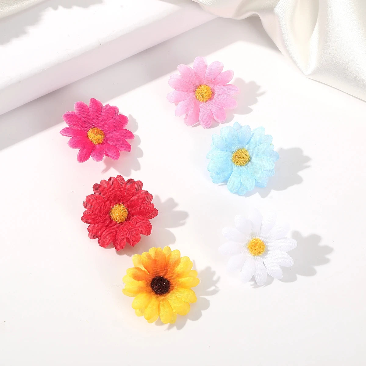 AWAYTR 6Pcs Sunflower Hair Clips Side Bangs Clip Cute Daisy Small Flower Hairpins Duckbill Hairpin Women Hair Accessories