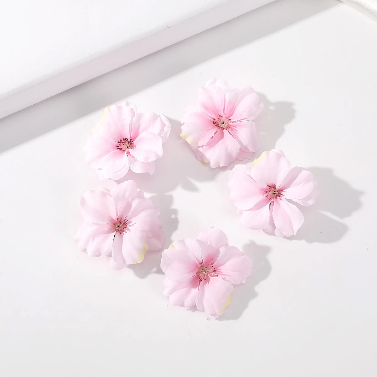 AWAYTR 6Pcs Sunflower Hair Clips Side Bangs Clip Cute Daisy Small Flower Hairpins Duckbill Hairpin Women Hair Accessories